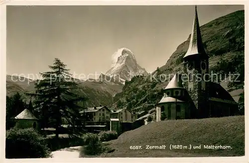 AK / Ansichtskarte Zermatt_VS mit Kirche und Matterhorn Zermatt_VS