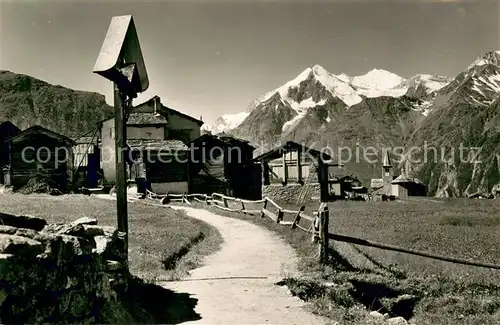 AK / Ansichtskarte Graechen_VS Dorfpartie mit Brunegghorn Weisshorn und Bieshorn Graechen_VS