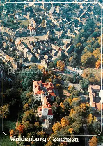 AK / Ansichtskarte Waldenburg_Sachsen Fliegeraufnahme mit Schloss und Innenstadt Waldenburg Sachsen