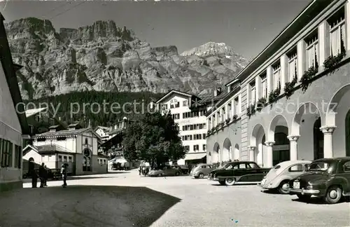 AK / Ansichtskarte Leukerbad_VS Dorfplatz mit Plattenhoerner und Rinderhorn 
