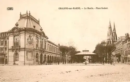 AK / Ansichtskarte Chalons sur Marne Place Godart et le musee 