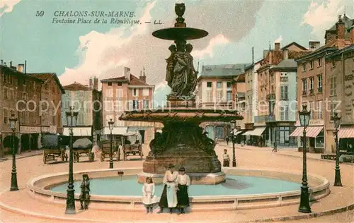 AK / Ansichtskarte Chalons sur Marne Fontaine Place de la Republique 