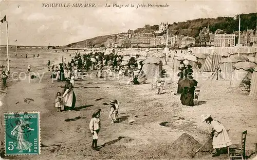 AK / Ansichtskarte Trouville sur Mer 
La plage et la jetee promenade Trouville sur Mer