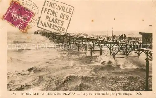 AK / Ansichtskarte Trouville sur Mer Jetee promenade par gros temps Trouville sur Mer