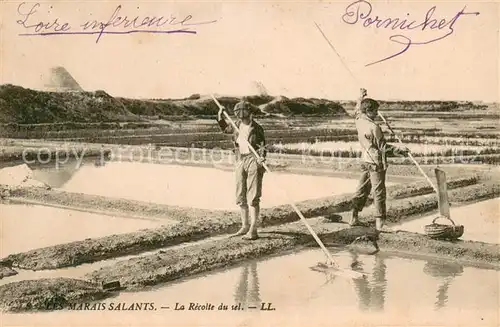 AK / Ansichtskarte Pornichet Les marais salants la recolte du sel Pornichet