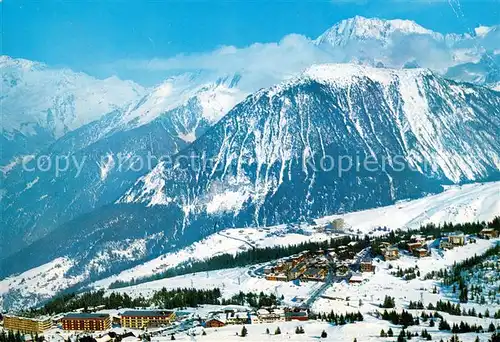 AK / Ansichtskarte Courchevel Vue generale de la Station de Sports d hiver au fon Moriond Alpes Courchevel