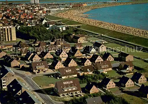 AK / Ansichtskarte Buesum_Nordseebad Fliegeraufnahme mit Haus Elke und Haus Berlin Buesum_Nordseebad