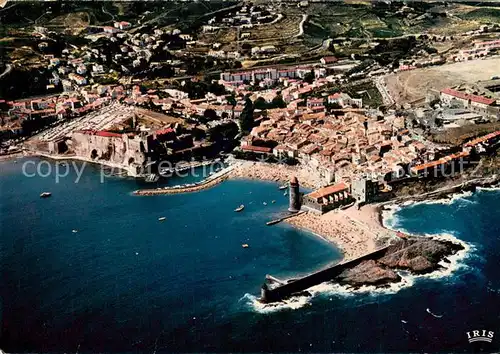 AK / Ansichtskarte Collioure_66 Fliegeraufnahme Le Chateau Royal La plage et l eglise Notre Dame des Angel 