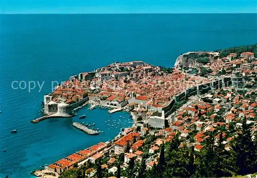 AK / Ansichtskarte Dubrovnik_Ragusa Panorama Kuestenort Altstadt Festung Hafen Dubrovnik Ragusa