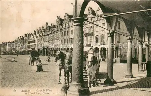 AK / Ansichtskarte Arras_Pas de Calais_62 Grand Place et Marcheaux Grains 