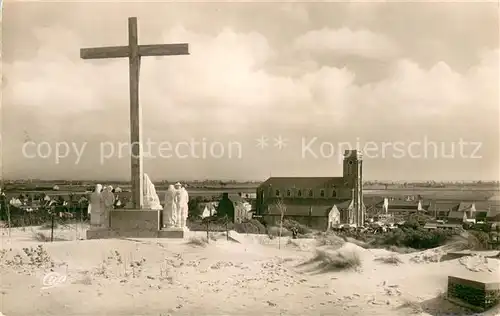 AK / Ansichtskarte Bray Dunes Le Calvaire des Marins et lEglise Notre Dame Bray Dunes