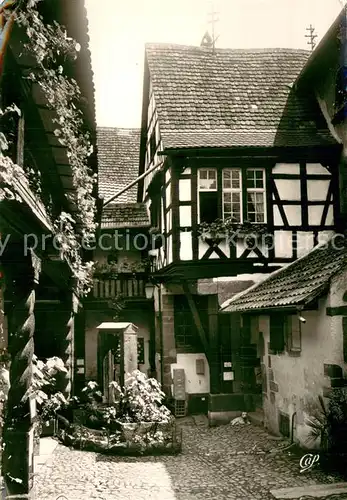 AK / Ansichtskarte Riquewihr_Haut_Rhin Cour des Cigognes Entree de la Cave Riquewihr_Haut_Rhin