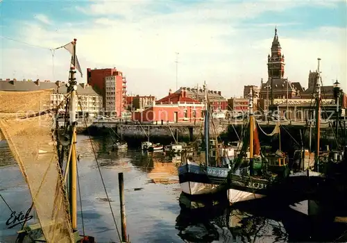 AK / Ansichtskarte Dunkerque_Duenkirchen La cale des pecheurs au fond lhotel de ville 