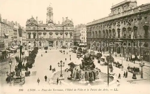 AK / Ansichtskarte Lyon_France Place des Terreaux lHotel de Ville et le Palais des Arts Lyon France