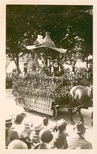 AK / Ansichtskarte Montreux__VD Geschmueckter Festwagen 