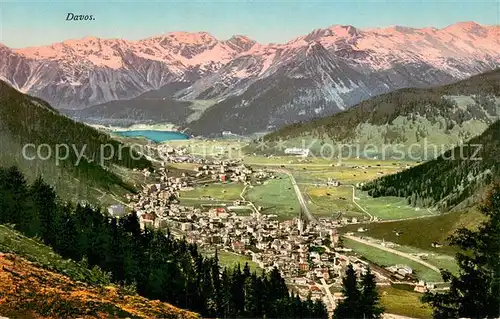 AK / Ansichtskarte Davos_Dorf_GR Gesamtansicht m. See u. Berge Davos_Dorf_GR