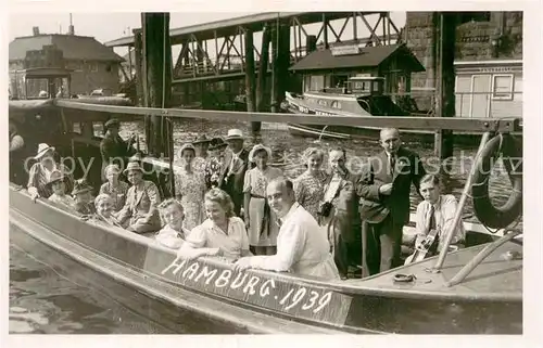 AK / Ansichtskarte Hamburg Partie auf dem Boot Hamburg