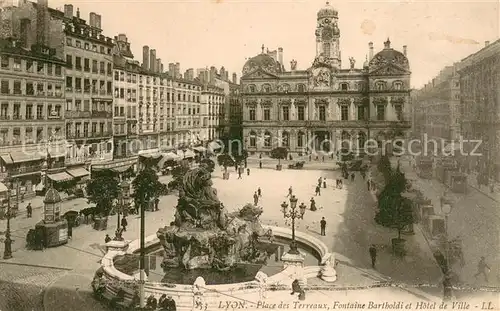 AK / Ansichtskarte Lyon_France Place des Terreaux Fontaine Bartholdi et Hotel de Ville Lyon France