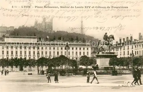 AK / Ansichtskarte Lyon_France Place Bellecour Statue de Louis XIV et Coteau de Fourvieres Lyon France