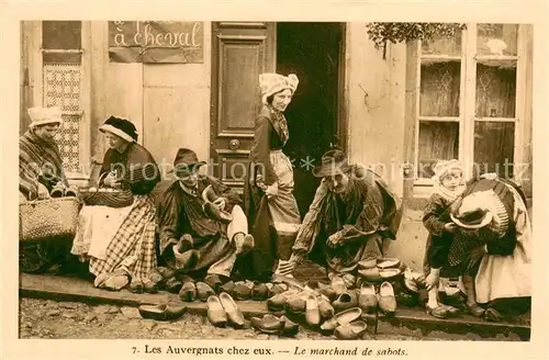 AK / Ansichtskarte Auvergne_Region Marchand de sabots Auvergne Region