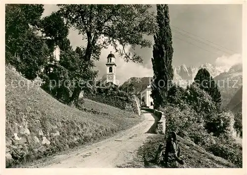 AK / Ansichtskarte Soglio Dorfeingang Kirchturm Soglio