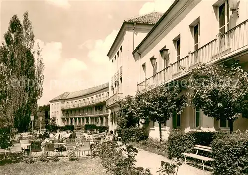 AK / Ansichtskarte Tabarz FDGB Erholungsheim Thea Neubauer Aussenansicht m. Sitzgelegenheit Tabarz