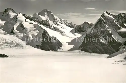 AK / Ansichtskarte Loetschenhuette_Hollandia mit Gruenhorn Finsteraarhorn Kamm und Gr Aletschfirn Loetschenhuette_Hollandia