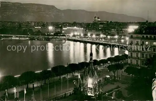 AK / Ansichtskarte Geneve_GE Vue de nuit du Monument Brunswick et de la Ville Geneve_GE