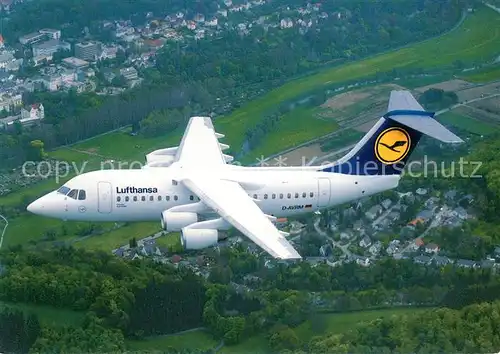 AK / Ansichtskarte Flugzeuge_Zivil Lufthansa Cityliner Avro RJ85 