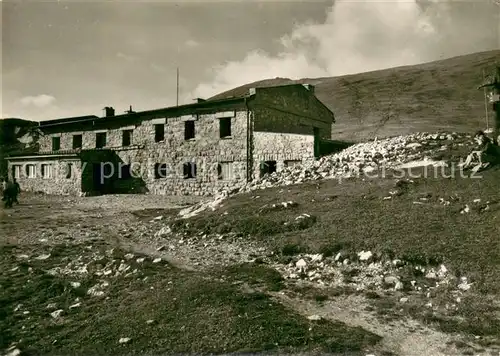 AK / Ansichtskarte Nizke_Tatry_Slovakia Chata Hrdinov SNP pod Dumbierom 