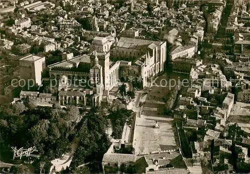 AK / Ansichtskarte Avignon_Vaucluse Vue aerienne Le Palais des Papes Avignon Vaucluse