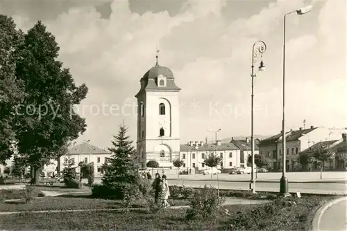 AK / Ansichtskarte Brezno_Bries_SK Gottwaldovo namestie V pozadi kalsicisticka mestska 