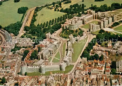 AK / Ansichtskarte Windsor__Castle_London Panoramic view of the Royal Palace and Fortress of Windsor 