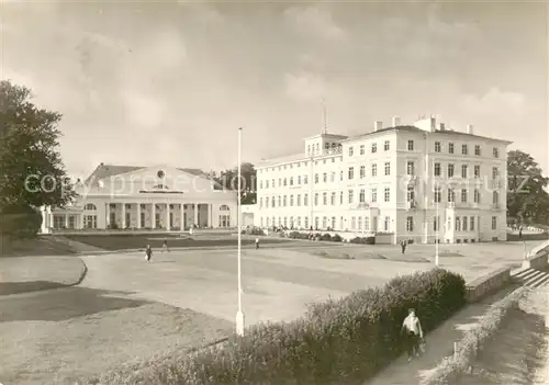 AK / Ansichtskarte Heiligendamm_Ostseebad Kurhaus und Haus Mecklenburg Heiligendamm_Ostseebad