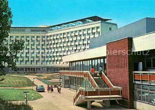 AK / Ansichtskarte Klink_Waren FDGB Ferienobjekt Erholungsheim Herbert Warnke Innenhof Klink Waren