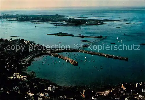 AK / Ansichtskarte Roscoff Le port et l Ile de Batz vue aerienne Roscoff