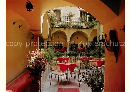 AK / Ansichtskarte Klagenfurt_Woerthersee Blumenstoeckl Hotel Garni Innenhof Klagenfurt_Woerthersee