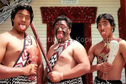 AK / Ansichtskarte Rotorua_NZ Maori Warriors in Traditional Challenging Stance 
