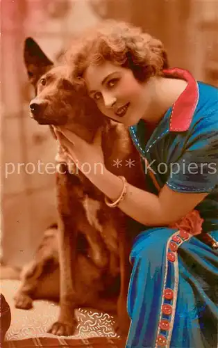 AK / Ansichtskarte Foto_Bleuet_Paris_Nr. Nr.452 Frau mit Hund Foto_Bleuet_Paris_Nr.