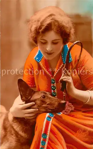 AK / Ansichtskarte Foto_Bleuet_Paris_Nr. Nr.452 Frau mit Hund Foto_Bleuet_Paris_Nr.