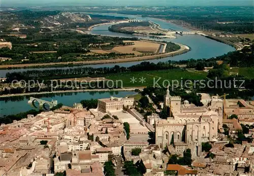 AK / Ansichtskarte Avignon_Vaucluse Le Palais des Papes et le Rhone Vue aerienne Avignon Vaucluse