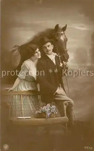 AK / Ansichtskarte Foto_NPG_Nr. Nr.693 5 Frau Mann und Pferd 