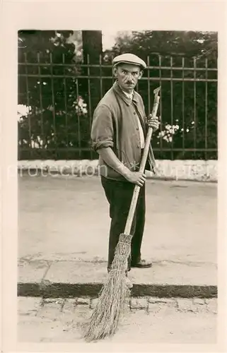 AK / Ansichtskarte Berufe Strassenfeger Berufe