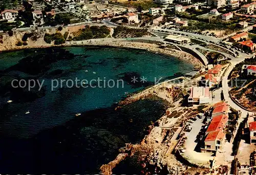 AK / Ansichtskarte Sanary sur Mer Vue aerienne de Port Issol et sa Plage Sanary sur Mer