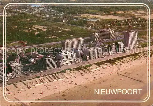 AK / Ansichtskarte Nieuwpoort Strand und Promenade Fliegeraufnahme Nieuwpoort