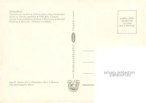 AK / Ansichtskarte Pardubice_Pardubitz_CZ Pernstynovo namesti Zelena brana a stity historickych domu za nochniho osvetleni Trida Miru v pozadi Zelena brana Budovy Chemie a Plynostavu Sidliste Polabiny Obchodni stredisko na sidlisti 