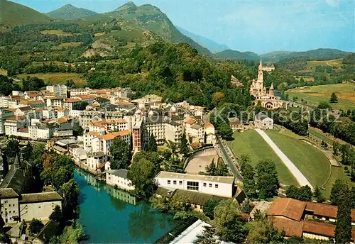 AK / Ansichtskarte Lourdes_Hautes_Pyrenees Vue aerienne sur les basiliques et le gave Lourdes_Hautes_Pyrenees