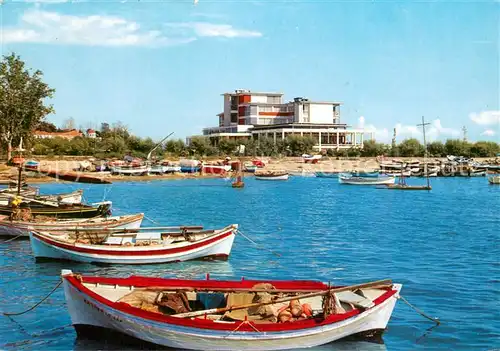 AK / Ansichtskarte Volos_Greece Hotel Xenia Hafen Fischerboote 