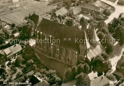 AK / Ansichtskarte Bardowick Der Dom zu Bardowick Fliegeraufnahme Bardowick