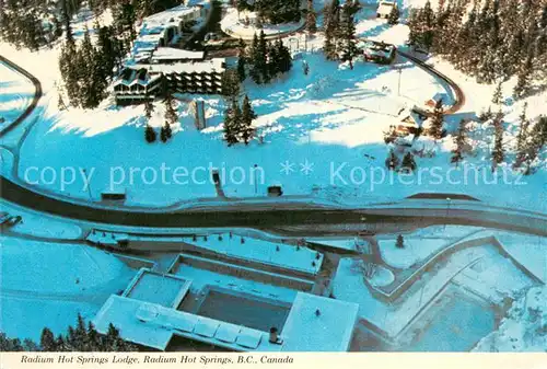 AK / Ansichtskarte Radium_Hot_Springs_BC Fliegeraufnahme Radium_Hot_Springs_BC